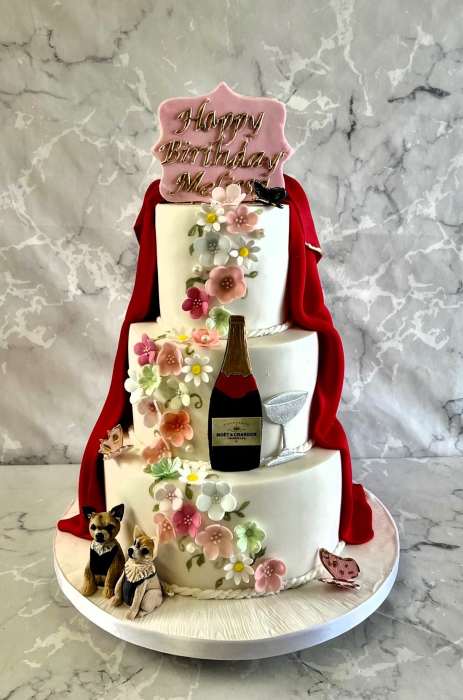 beautiful-birthday-cake-swith-sugar-dogs-