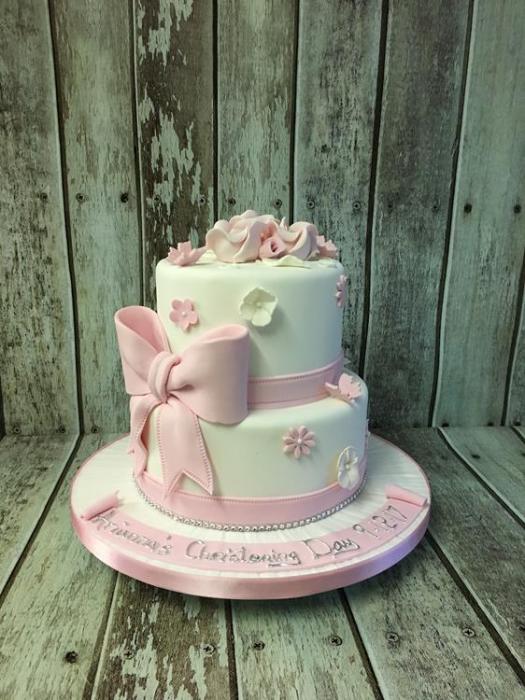 girls with sugar bow christening cake