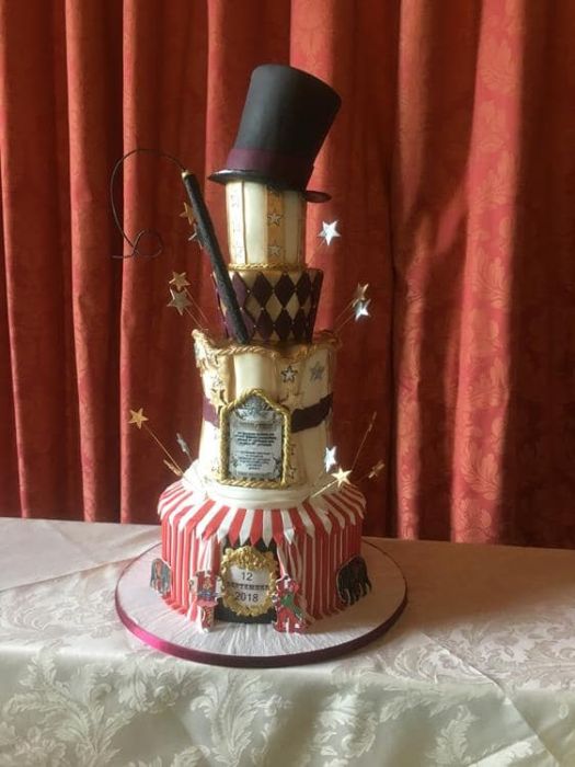 Circus themed wedding cake all the big Top can bring to an wedding event