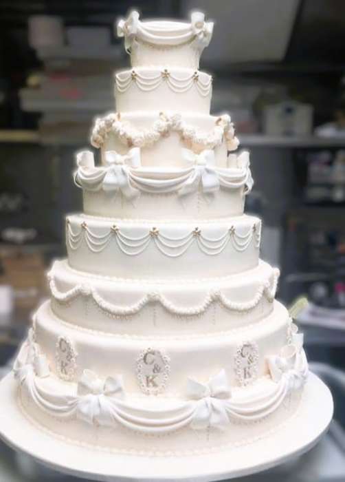 extra-large-vintage-wedding-cake-1