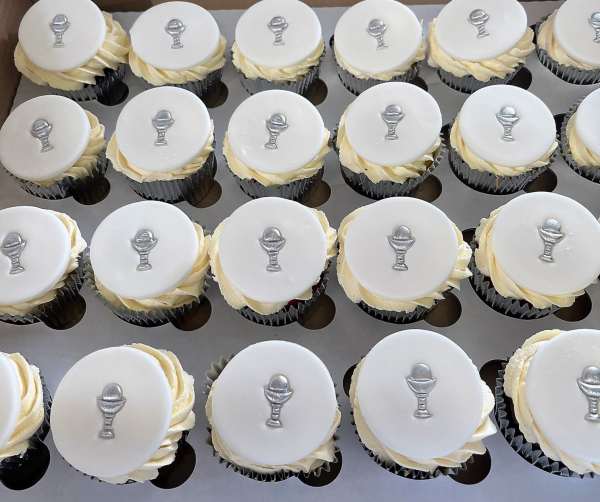 challis-communion-cup-cakes-