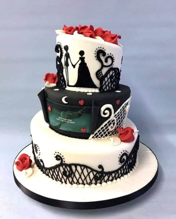 Corps-Bride-wedding-cake