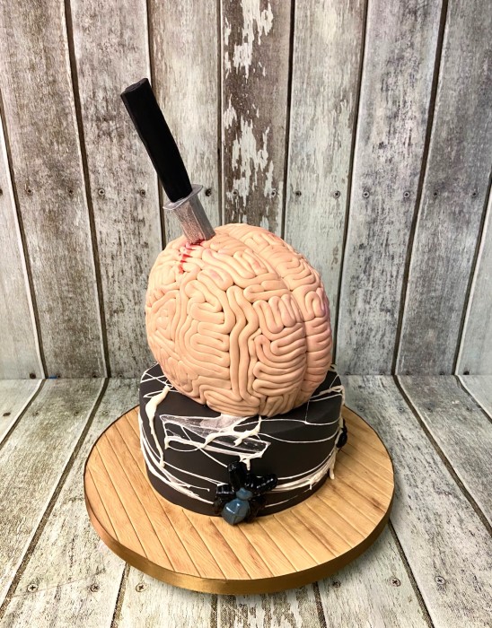 Brain-and-spider-web-halloween-cake- Halloween