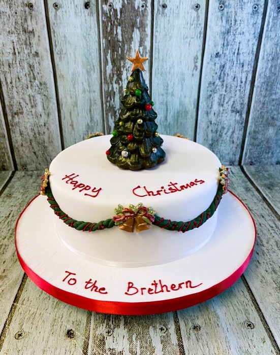 Christmmas-Cake-with-3D-chocolate-tree-and-swags