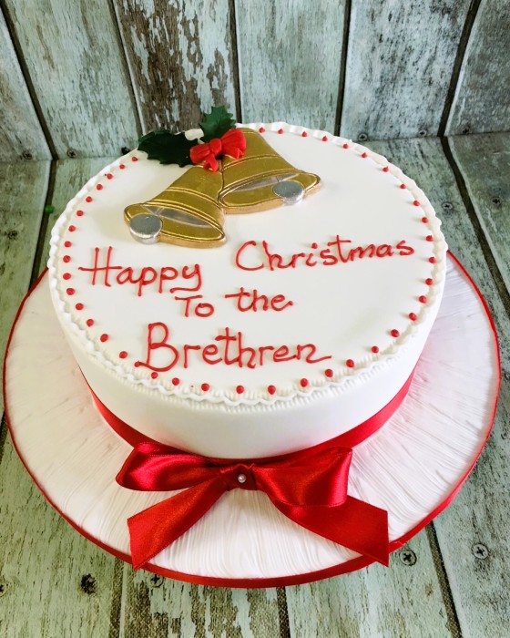 christmas-cake-with-flat-big-bells-