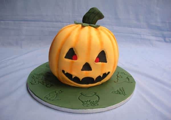 lg_Halloween cake (Copy)