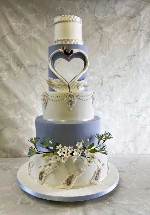 1_hallow-heart-swan-wedding-cake-in-bluebell-colour