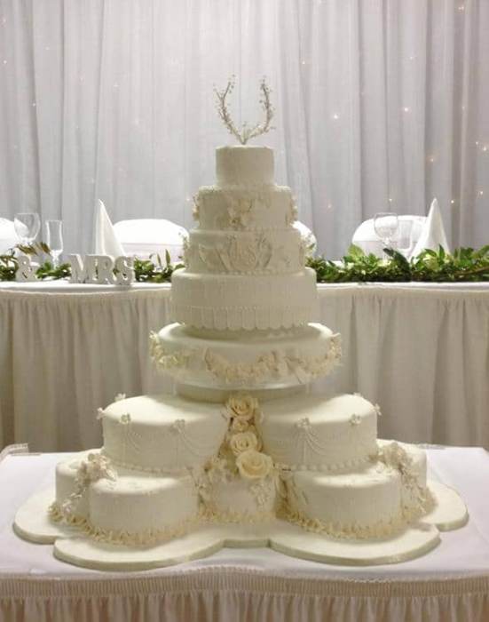 Extra large William and Kate Middleton  wedding cake
