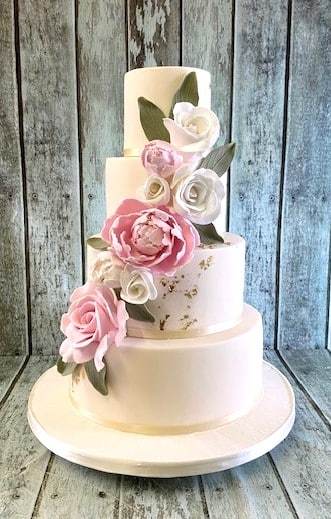 Lanas-delicate-Roses-with-gold-leaf