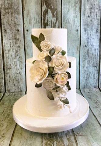 Petite-wedding-cake-with-sugar-roses-