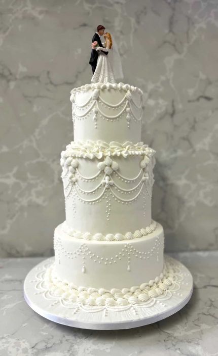 Retro-Royal-icing-wedding-cake-