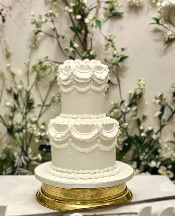 Lambeth style wedding cake  with hand piped royal Icing