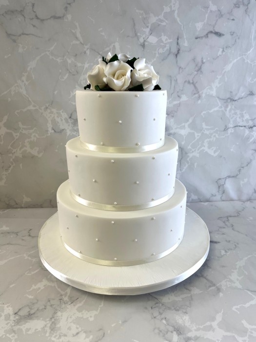 deicate-pearl-wedding-cake-with-sugar-roses-called-Iris