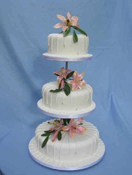 Wedding  cake  royal icing drip and Lillie flowers