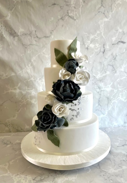 vintsage-gray-roses-with-silver-leaf-and-peony-roses