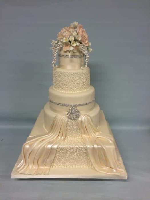 wedding cake round and square