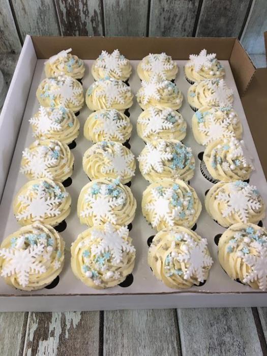 snowflake wedding cup cakes