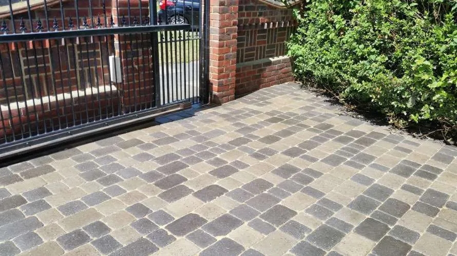 driveway cleaning services | A & R Cleaning Service